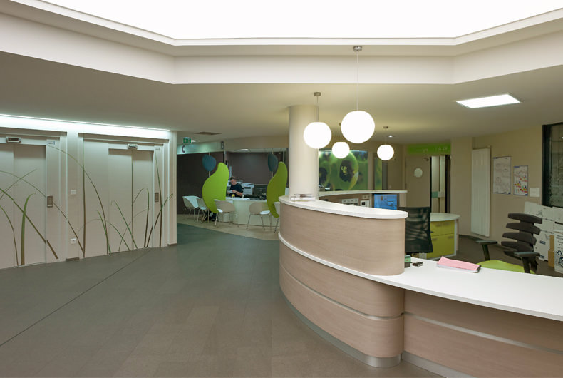 clinique Mathilde hall d’entrée